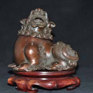 明 錾卧狮铜香薰炉