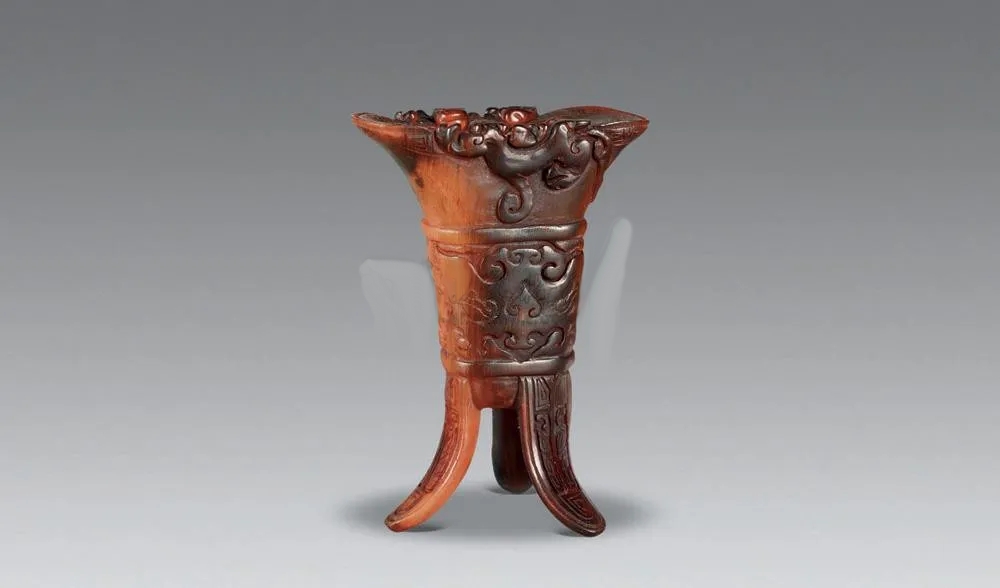 清 犀角雕螭龙纹杯