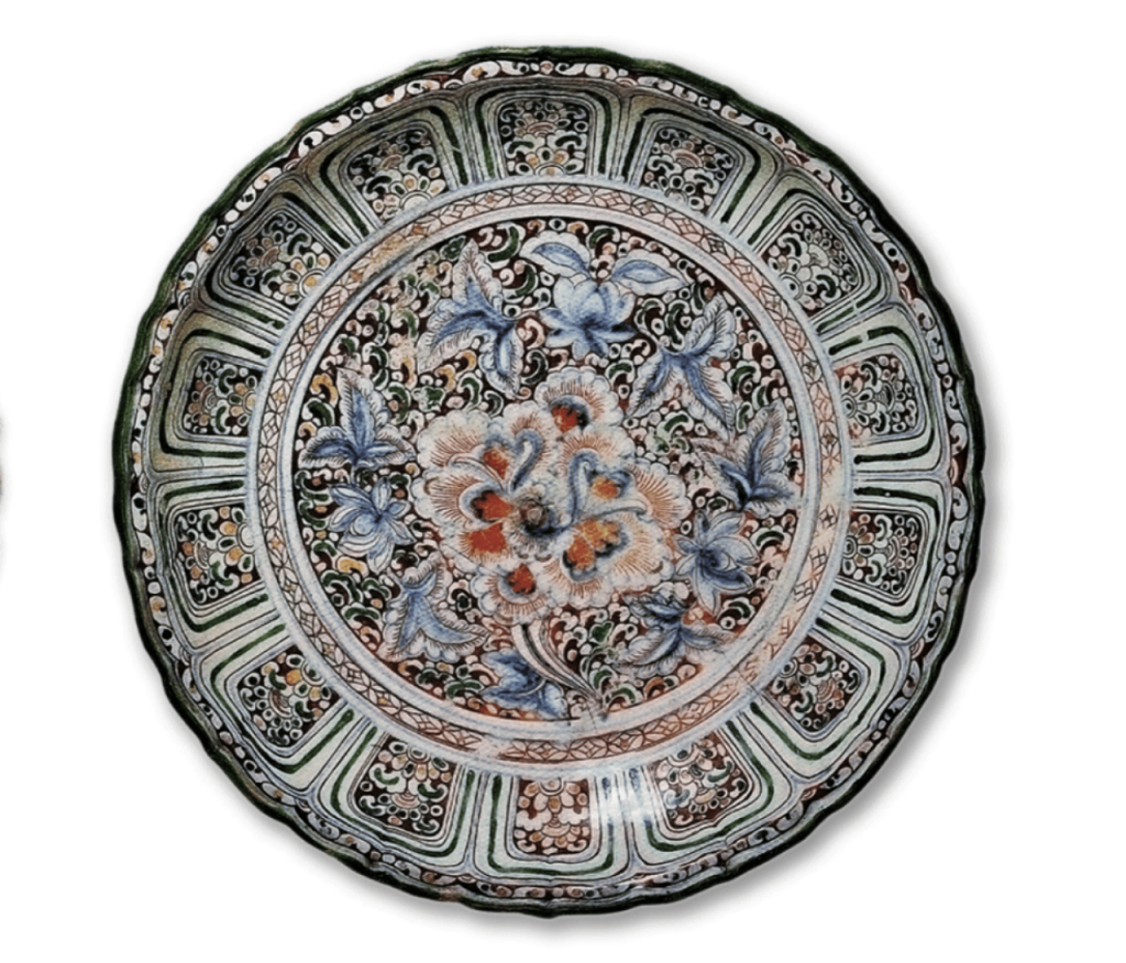 〔图二〕牡丹纹大盘 口径45厘米 荷兰莱瓦顿公主府陶瓷博物馆藏
