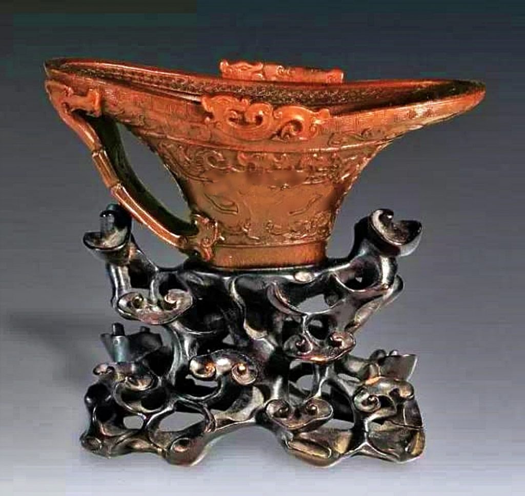 清·康熙 犀角雕饕餮紋夔龍耳杯