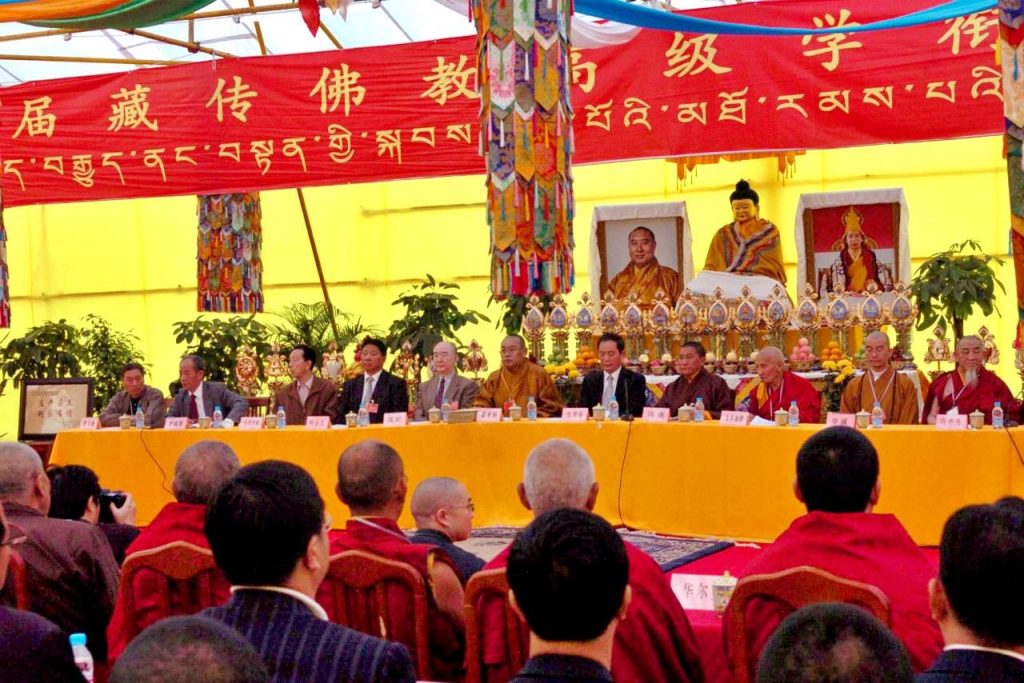 2005年首届藏传佛教高级学衔 “拓然巴”格西授予仪式在雍和宫举行