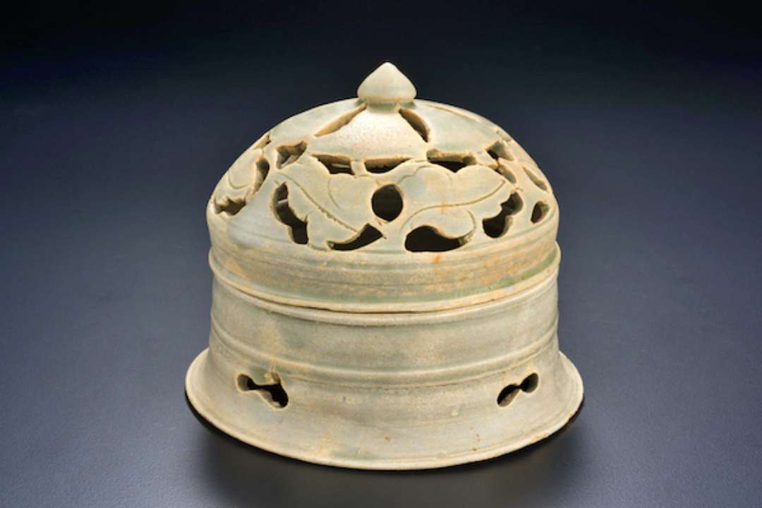 唐代 越窑青釉镂空熏炉 新加坡亚洲文明博物馆藏