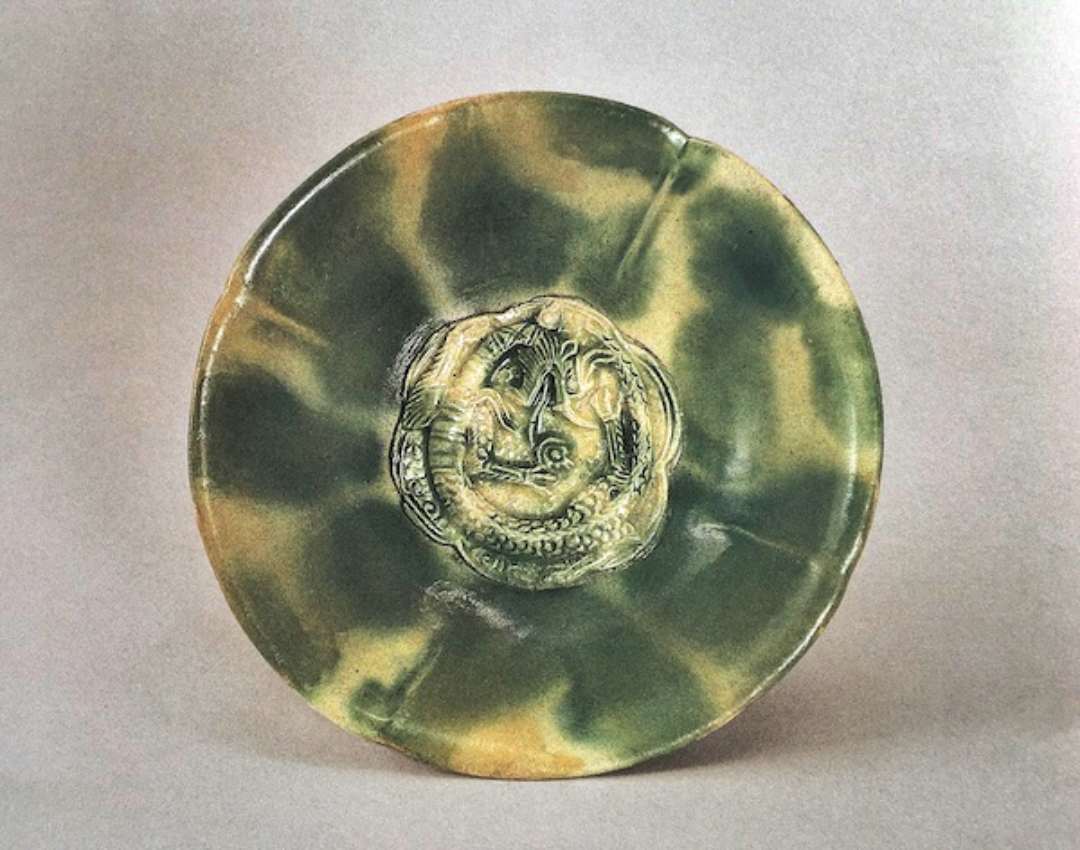 唐代 绿彩印花龙纹碗 1983年扬州三元路出土 扬州博物馆藏